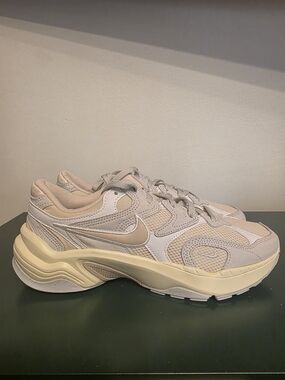 Women's Sz 10 Nike AL8